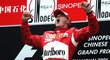 Michael Schumacher se raduje ze svého posledního triumfu v kariéře v roce 2006 v Číně