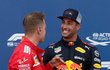 Vítěz kvalifikace na Velkou cenu Monaka Daniel Ricciardo se baví se Sebastianem Vettelem