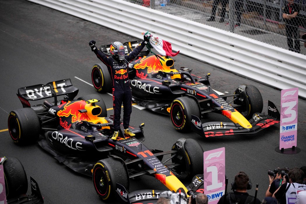 Deštivou Grand Prix Monaka vyhrál Pérez, v čele MS zůstává Verstappen