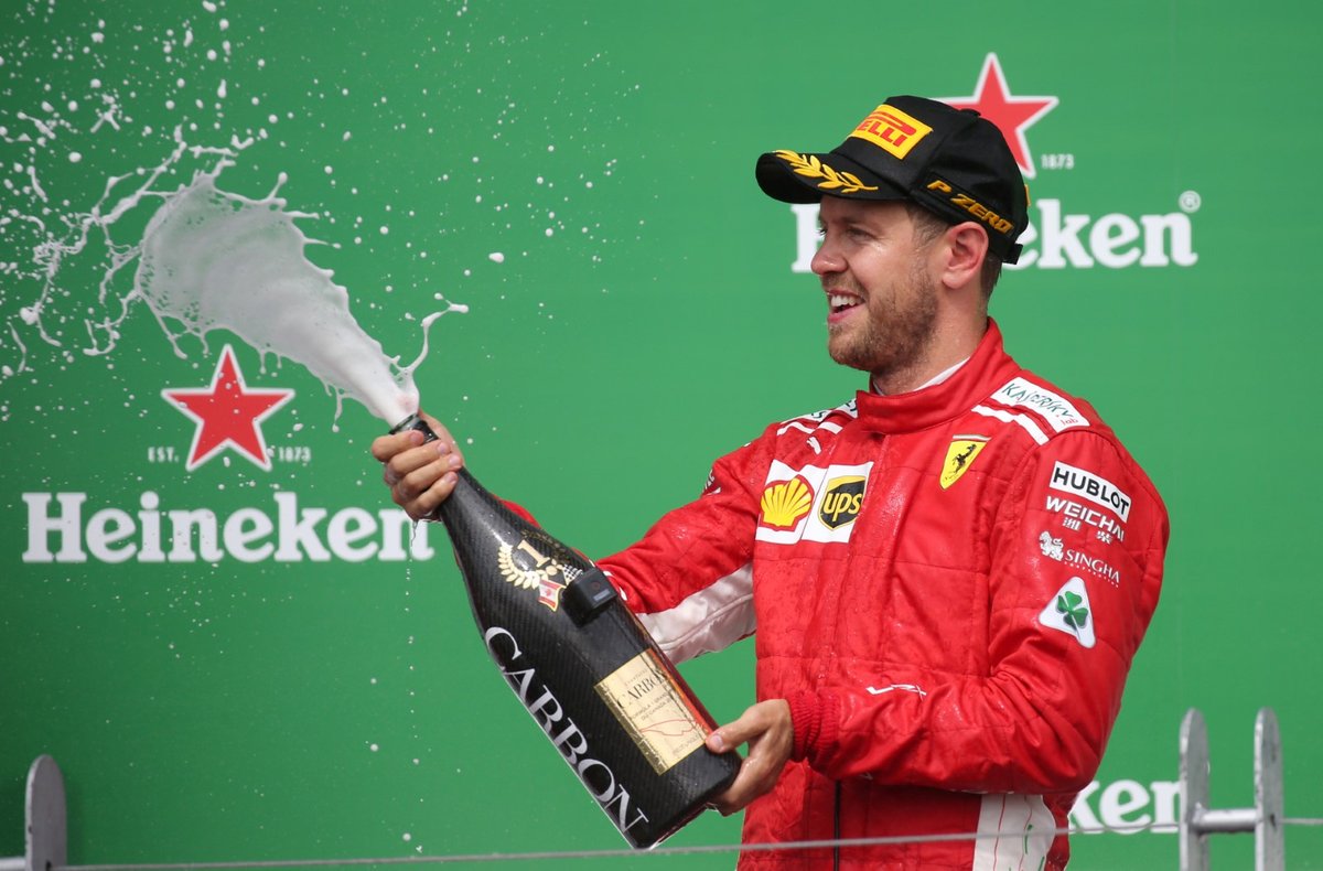 Německý pilot Sebastian Vettel slaví prvenství na Velké ceně Kanady