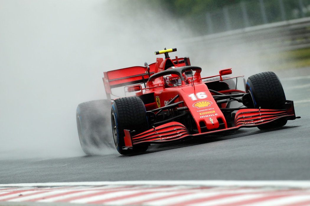 Charles Leclerc při trénincích na Velkou cenu Maďarska