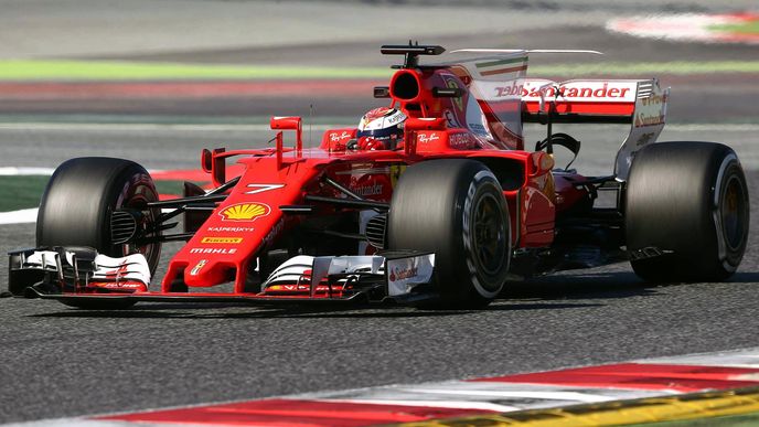 Kimi Räikkönen kraloval závěru testů v Barceloně před novou sezonou formule 1