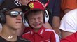 Brzký konec pilota Ferrari malého fanouška rozplakal