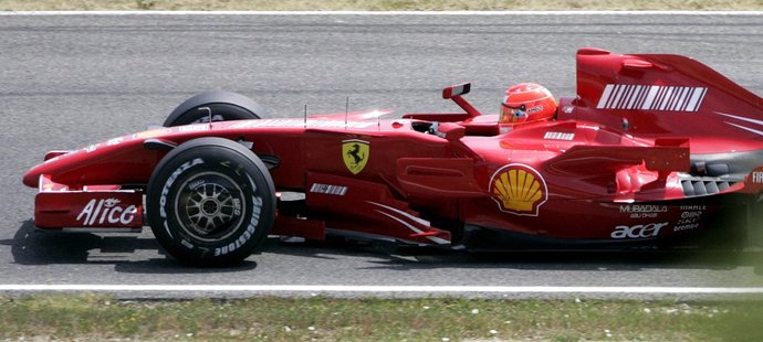 Michael Schumacher ještě ve Ferrari. Přesedne do Mercedesu?