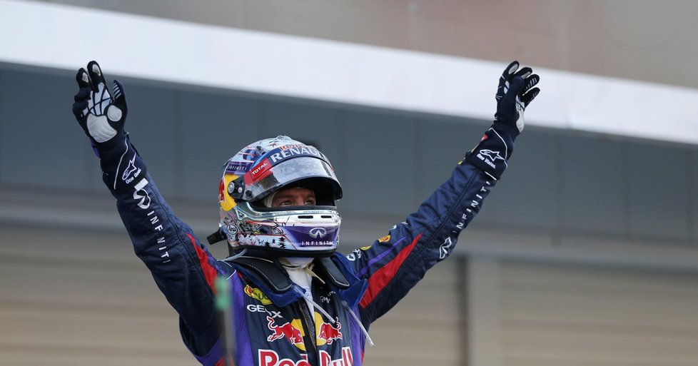 Sebastian Vettel slaví svůj triumf z Velké ceny Japonska