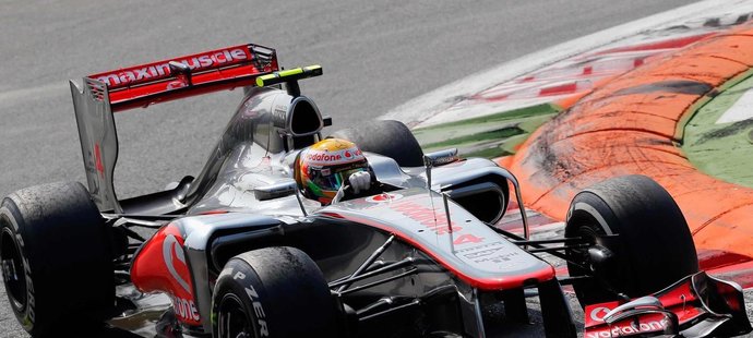Hamilton má další pole position, z druhého místa v Singapuru odstartuje Maldonado
