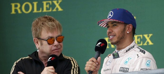 Elton John zpovídá šampiona F1 Luise Hamiltona