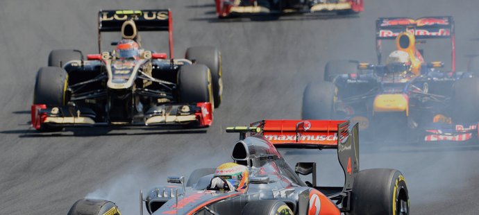 Bleskovou práci předvedli mechanici McLarenu při výměně volantu.