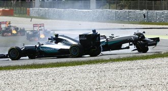 Třaskavý střet! Hamilton s Rosbergem si vyříkávají bouračku