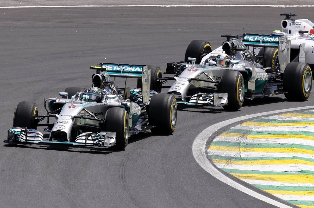 Hamilton, nebo Rosberg. Kdo bude slavit titul?