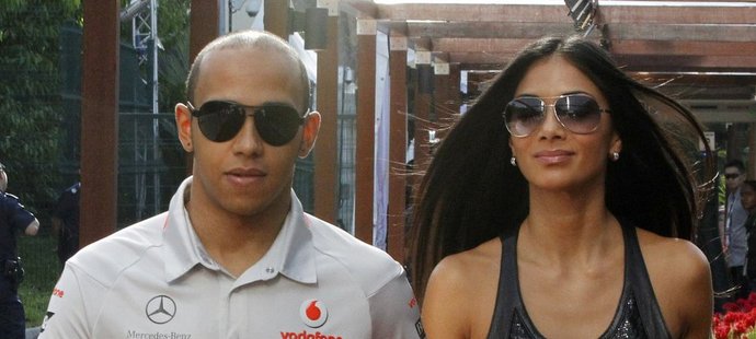 Lewis Hamilton a Nicole Scherzinger při Velké ceně Singapuru