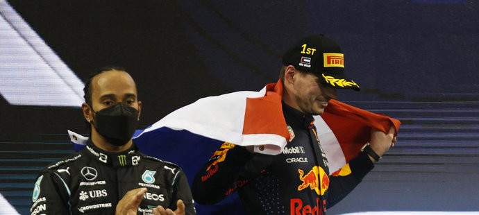 Lewis Hamilton rekordní osmý titul nezískal, slaví Max Verstappen