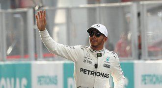 Hamilton ovládl kvalifikaci na Velkou cenu Malajsie, Vettel vyrazí jako poslední