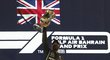 Lewis Hamilton slaví vítězství v Bahrajnu