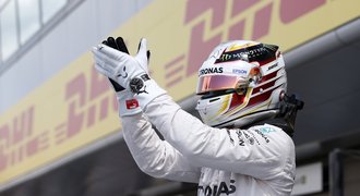 Mercedes jasně ovládl kvalifikaci, vyhrál Hamilton před Rosbergem