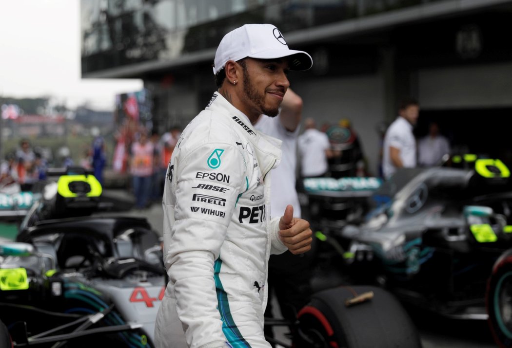 Lewis Hamilton ovládl kvalifikaci na VC Brazílie a vybojoval tak svou jubilejní 100. pole position