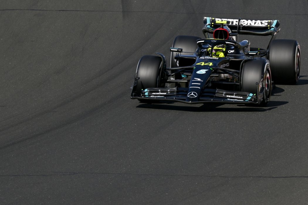 Lewis Hamilton během kvalifikace