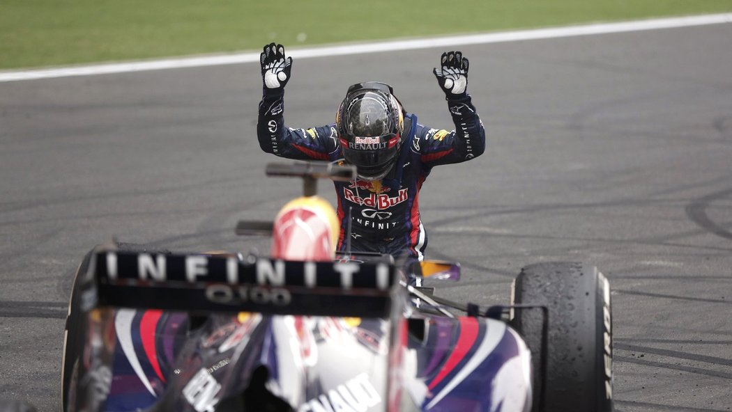 Sebastian Vettel poté, co v Indii vyhrál čtvrtý titul mistra světa F1 v kariéře