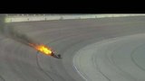 VIDEO: Formule hořela. Ona nemohla ven