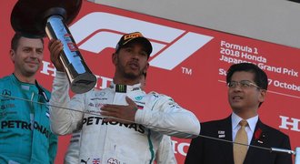 Velkou cenu Japonska ovládl Hamilton, za dva týdny může slavit pátý titul