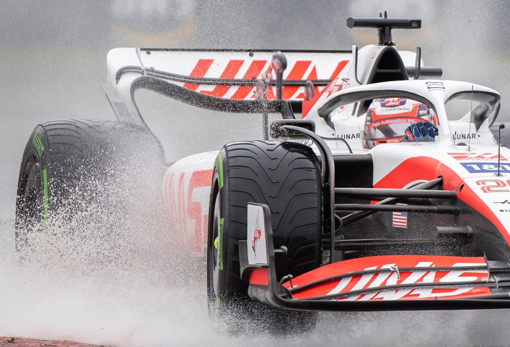 Kevin Magnussen z Haasu při kvalifikaci v Kanadě