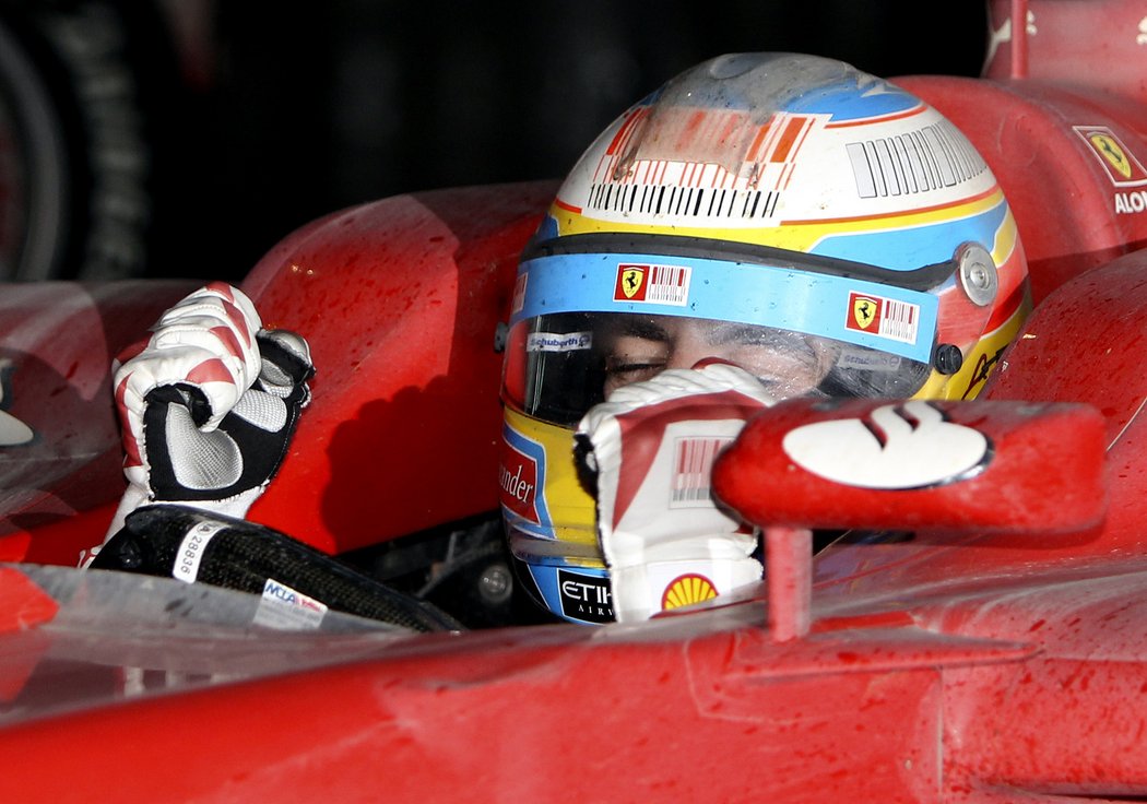 Fernando Alonso se raduje z vítězství v korejské Velké ceně