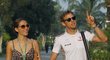 Jenson Button v doprovodu své přítelkyně Jessici Michibaty