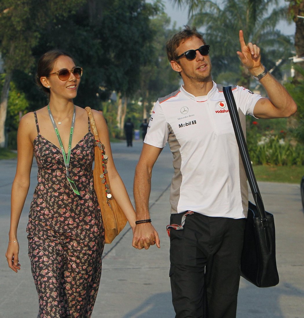 Jenson Button v doprovodu své přítelkyně Jessici Michibaty