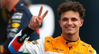 Hrdina ze Silverstonu Norris: otce stál miliardu, holku přebral hvězdě Chelsea Hrdina ze Silverstonu Norris: otce stál miliardu, holku přebral hvězdě Chelsea