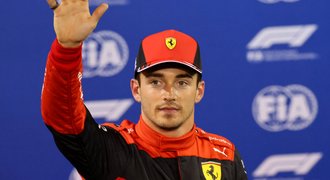 První kvalifikaci nové sezony vyhrál Leclerc, Hamilton odstartuje až pátý