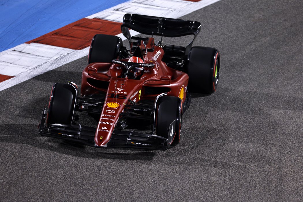 Charles Leclerc vyhrál kvalifikaci na první závod sezony