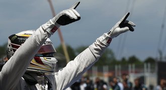 Kvalifikaci GP Španělska F1 vyhrál šampion Hamilton, porazil i Rosberga