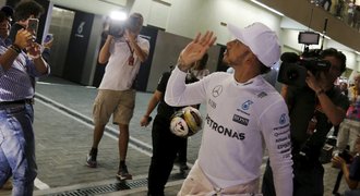 Drama v F1 vrcholí: Hamilton v Abú Zabí porazil Rosberga v obou trénincích