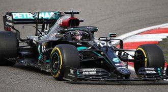 Hamilton slaví 91. vítězství. Triumfem ve VC Eifelu dorovnal Schumachera