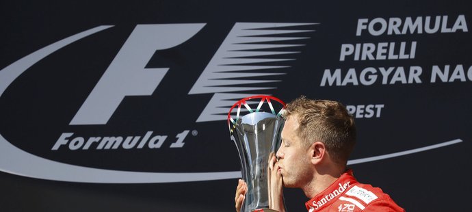 Sebastian Vettel měl sice zhruba od poloviny závodu problémy s řízením, přesto si dojel pro čtvrtý triumf v sezoně