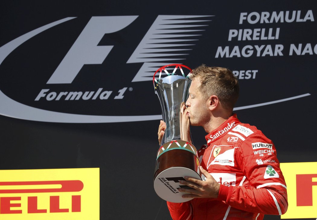 Sebastian Vettel měl sice zhruba od poloviny závodu problémy s řízením, přesto si dojel pro čtvrtý triumf v sezoně