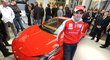 Brazilský pilot F1 Felipe Massa otevřel nový showroom Ferrari v Praze-Dejvicích