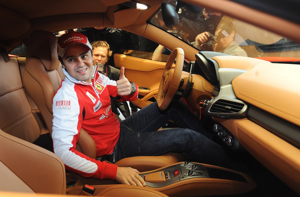 Brazilský pilot F1 Felipe Massa v nablýskaném ferrari