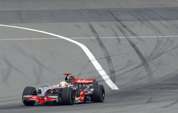 A nakonec Hamilton kroužil jako osamělý jezdec A nakonec Hamilton kroužil jako osamělý jezdec