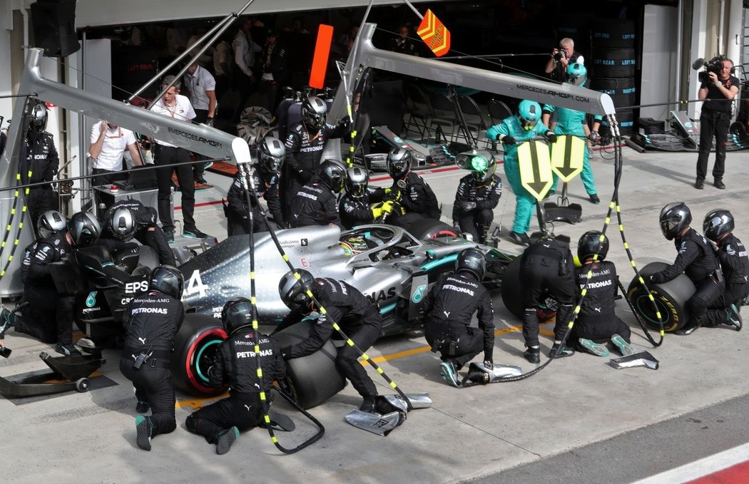 Všech sedm členů týmu formule 1 McLaren, kteří byli v Austrálii otestováni na koronavirus, mělo negativní výsledky.