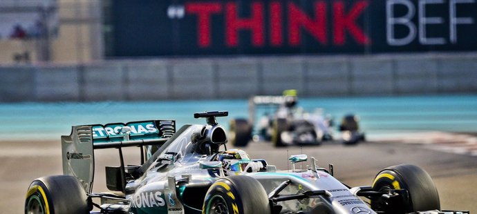 Velkou cenu Austrálie vyhrál obhájce titulu Brit Lewis Hamilton a připsal si 34. triumf v kariéře