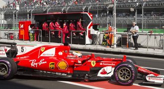 Vettel ještě bojuje, v Mexiku ovládl kvalifikaci, Hamilton byl třetí