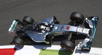 Velkou cenu Itálie ovládly Mercedesy! První Hamilton, druhý Rosberg