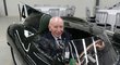 Legendární závodník John Surtees zemřel v 83 letech