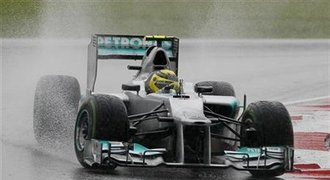 Mercedesy ovládly Čínu. Rosberg poprvé v kariéře získal pole position