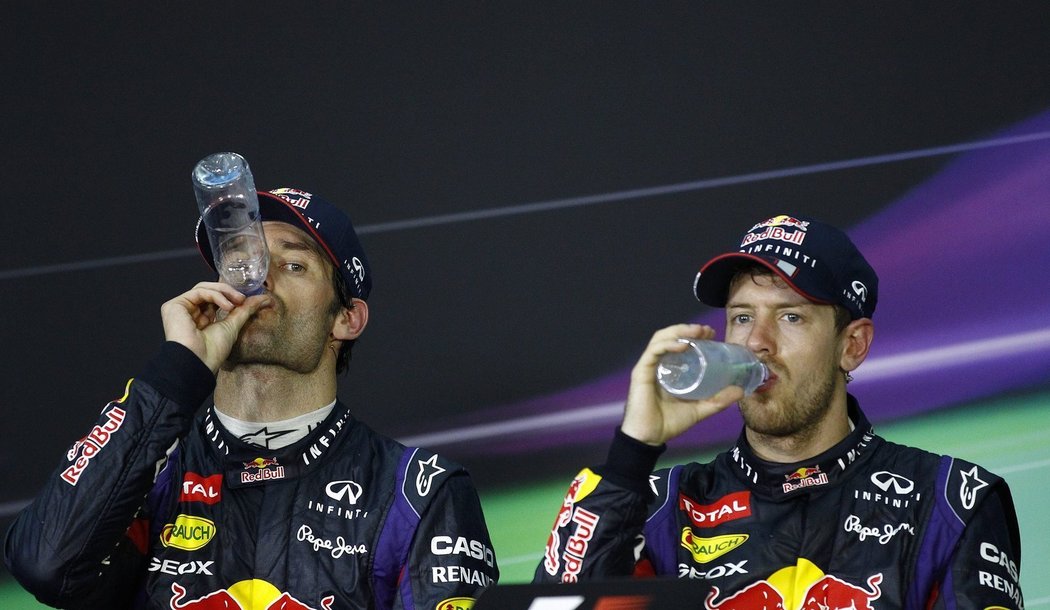 Vettel a Mark Webber na pozávodové tiskovce