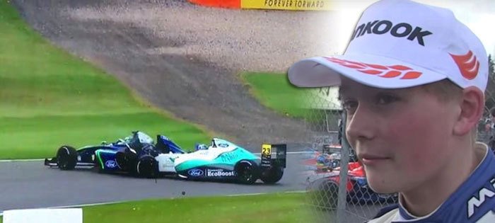 Sedmnáctiletý Billy Monger přišel ve formuli 4 při ošklivé nehodě o obě nohy