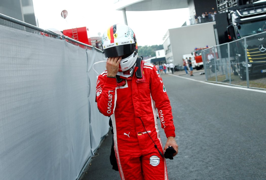 Sebastian Vettel sahal v Německu pro vítězství, nakonec z toho nebylo nic...