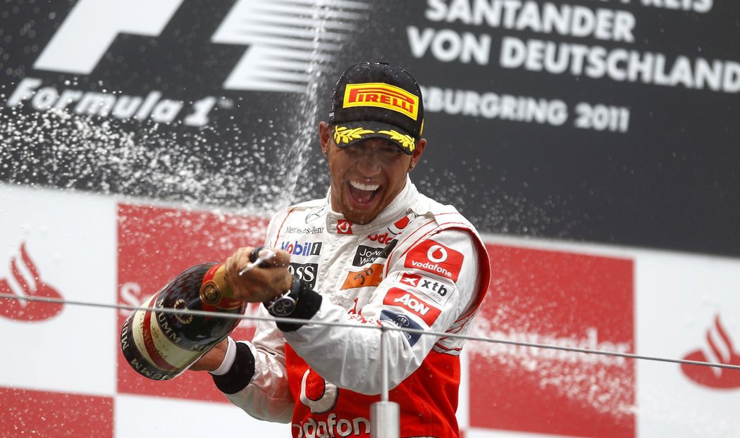 Lewis Hamilton slaví vítězství ve Velké ceně Německa formule 1