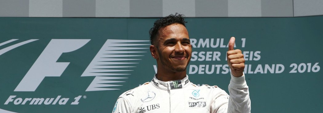 Zase vítěz! Lewis Hamilton si užívá triumfu ve Velké ceně Německa